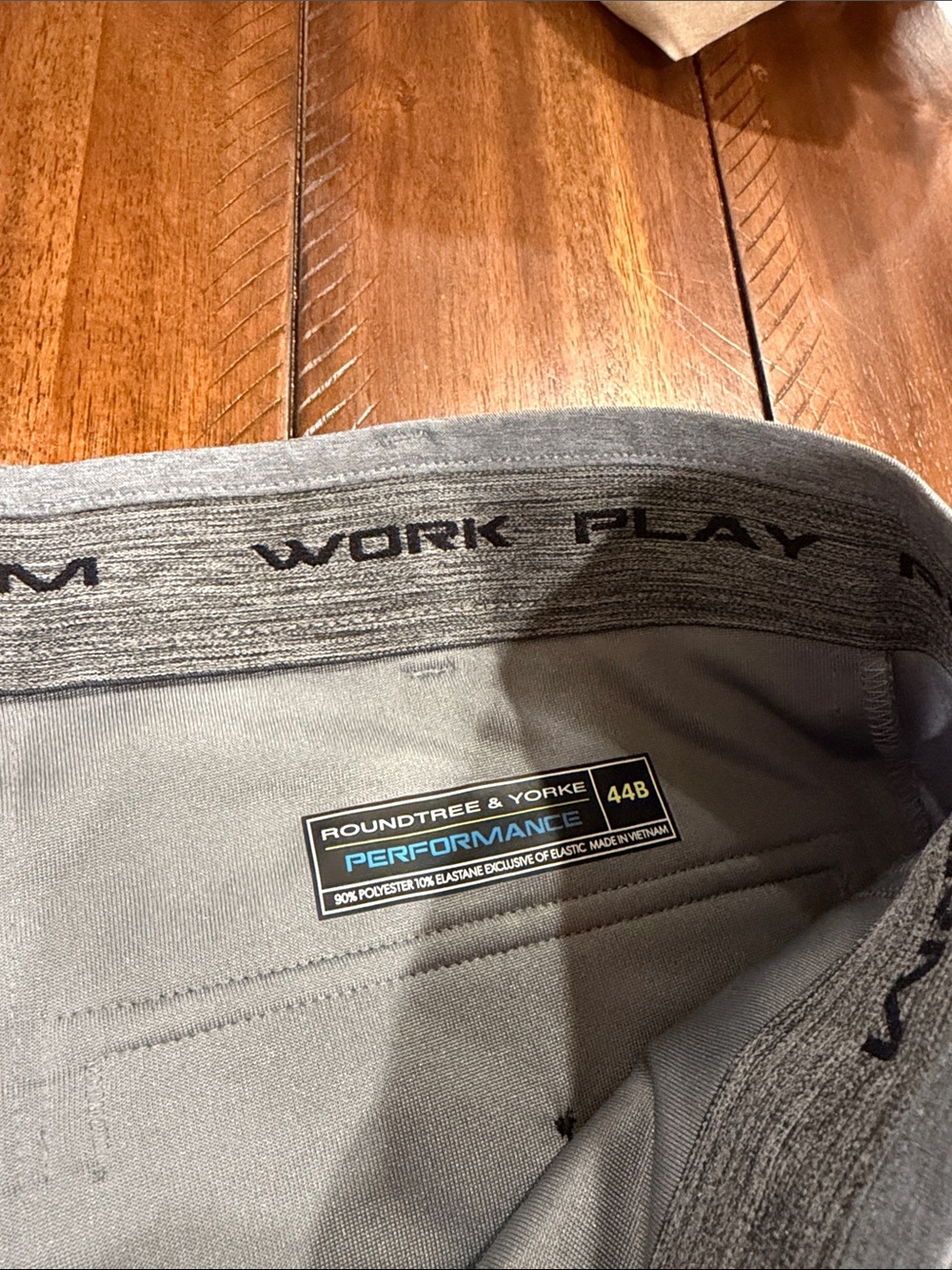 Men's Roundtree & Yorke Chino Shorts in Gray 44 NWOT - Picture 2 of 3